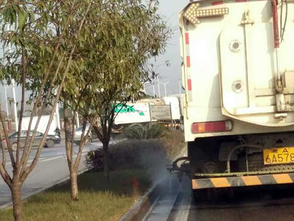 機械路面清掃作業